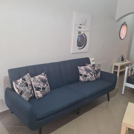 Makis Apartments Touzla Ofrinion Bagian luar foto