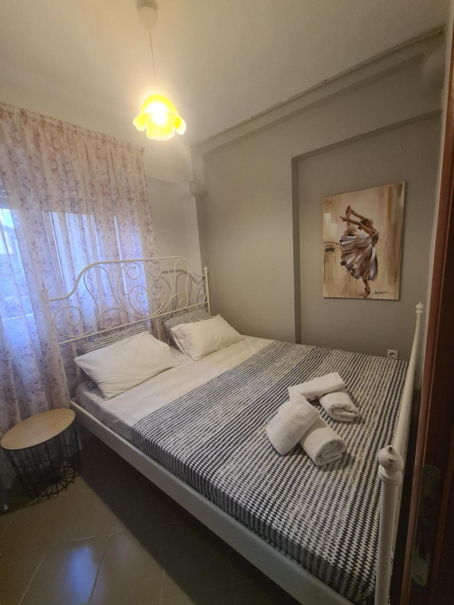 Makis Apartments Touzla Ofrinion Bagian luar foto