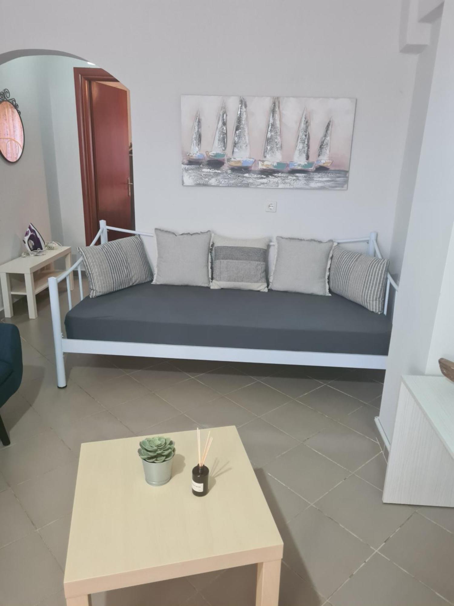Makis Apartments Touzla Ofrinion Bagian luar foto