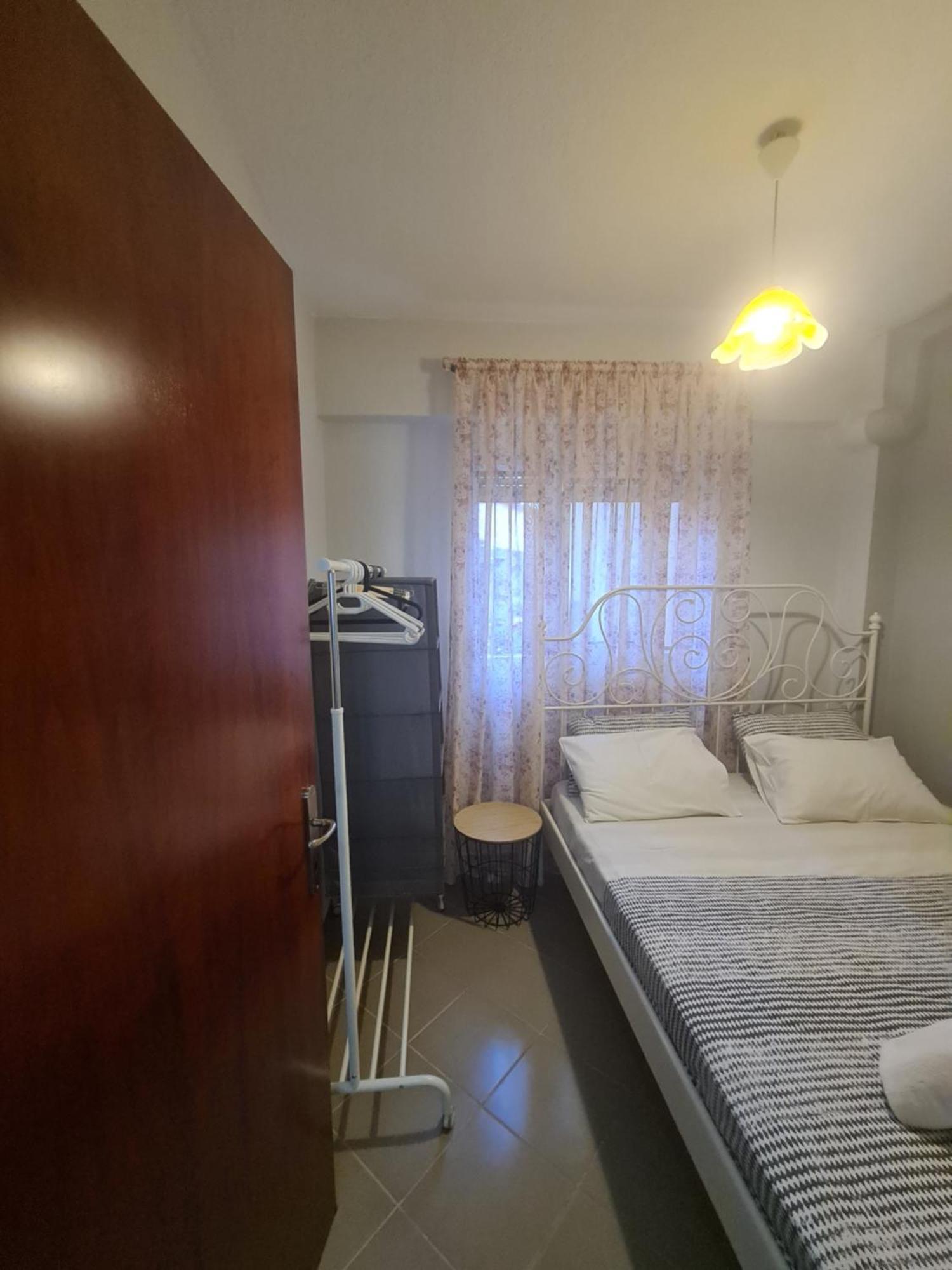 Makis Apartments Touzla Ofrinion Bagian luar foto