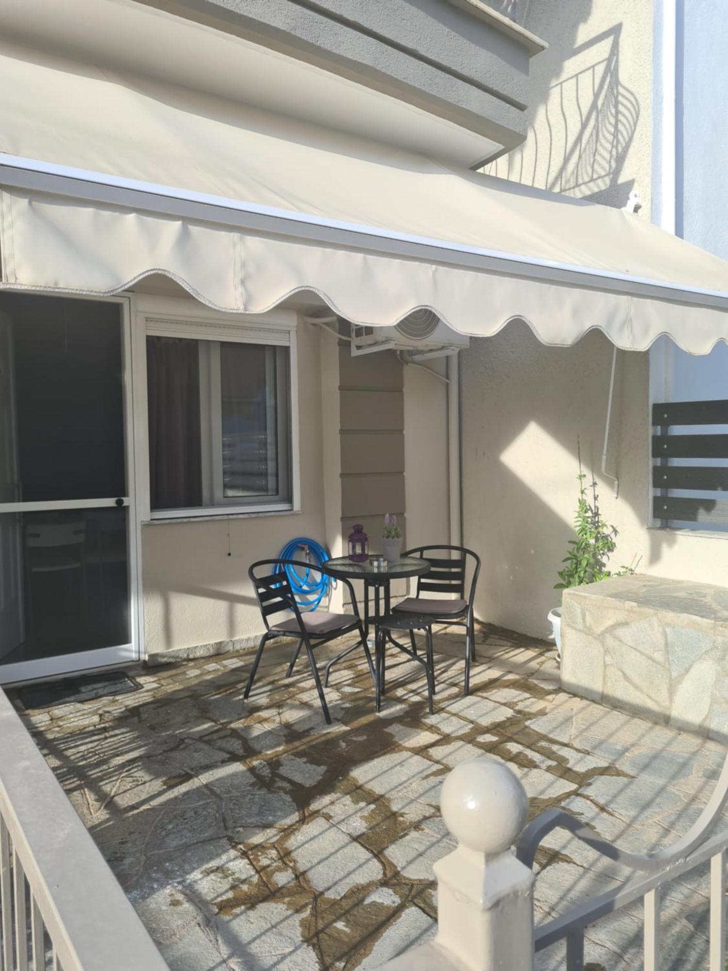 Makis Apartments Touzla Ofrinion Bagian luar foto